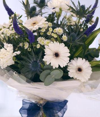 12 Capricorn Star Sign Zodiac Bouquet (Dec 22 - Jan 20)