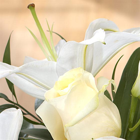 04 - Diamond Birthstone Bouquet (April)